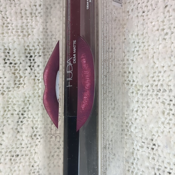 HUDA BEAUTY Demi Matte Cream Liquid Lipstick in Bawse, 3.6ml/0.12fl oz - Picture 7 of 10